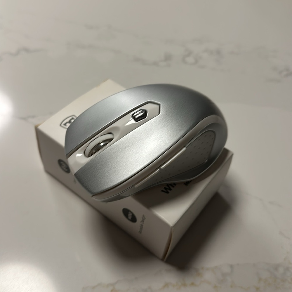 NWOT- VicTsing Wireless Silver-Gray and White Portable Mouse with USB Receiver